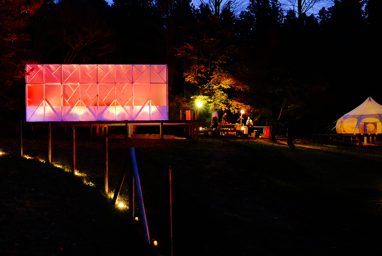 DINING WITH DOGS